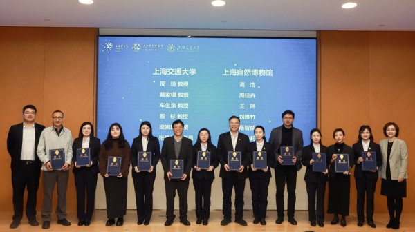 上海当然博物馆与交通大学配合，让中学生进交大实验室当“实习商榷员”